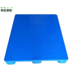 Plastic tray